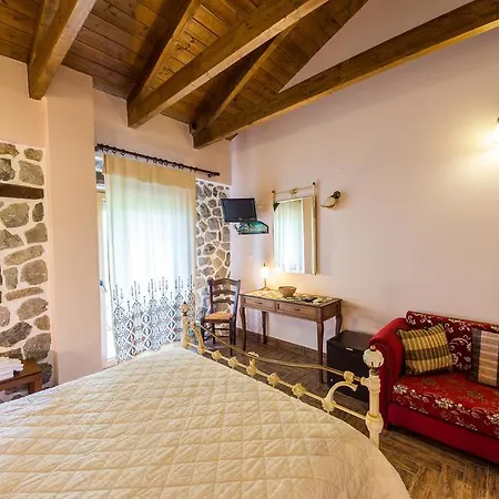 τα πιθάρια Πελασγία