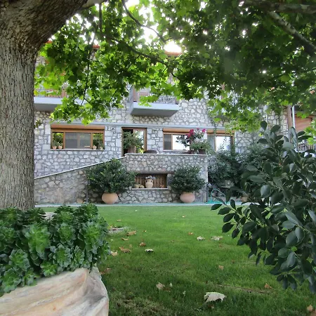 τα πιθάρια Πελασγία