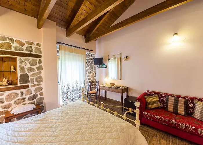 τα πιθάρια Πελασγία